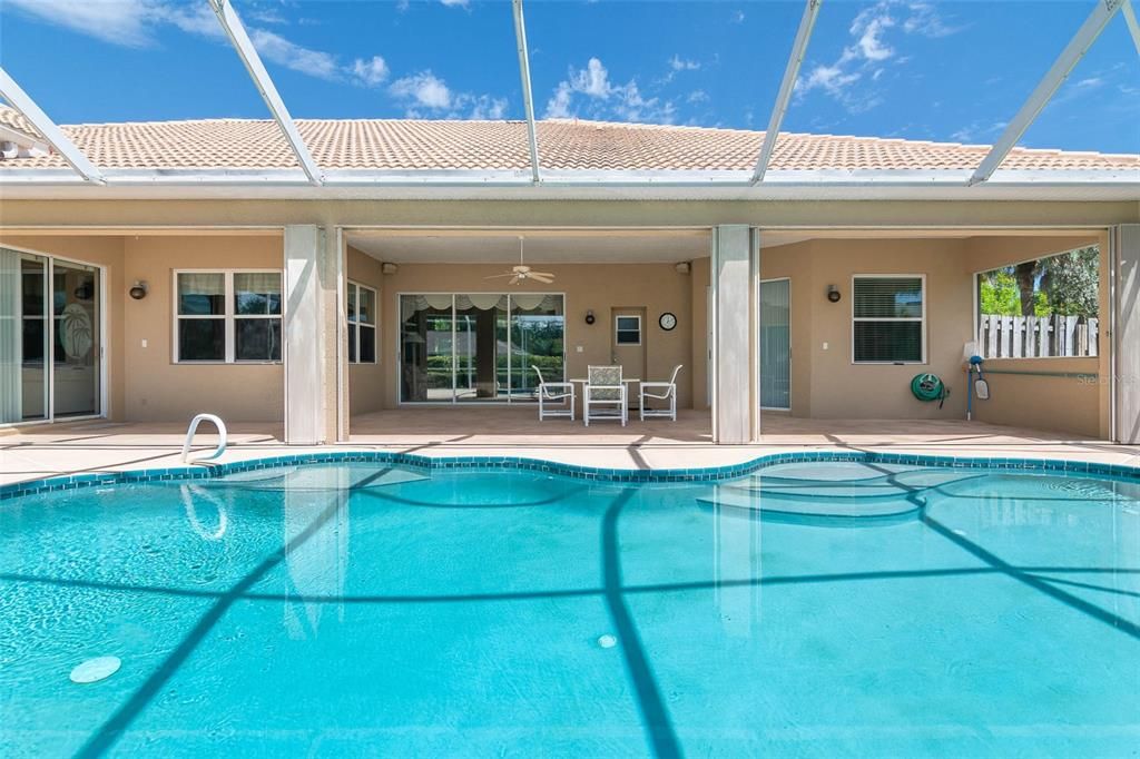 For Sale: $950,000 (4 beds, 3 baths, 2700 Square Feet)