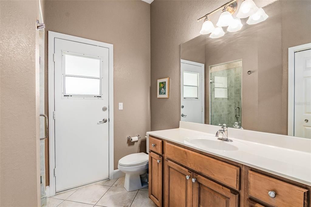 For Sale: $950,000 (4 beds, 3 baths, 2700 Square Feet)