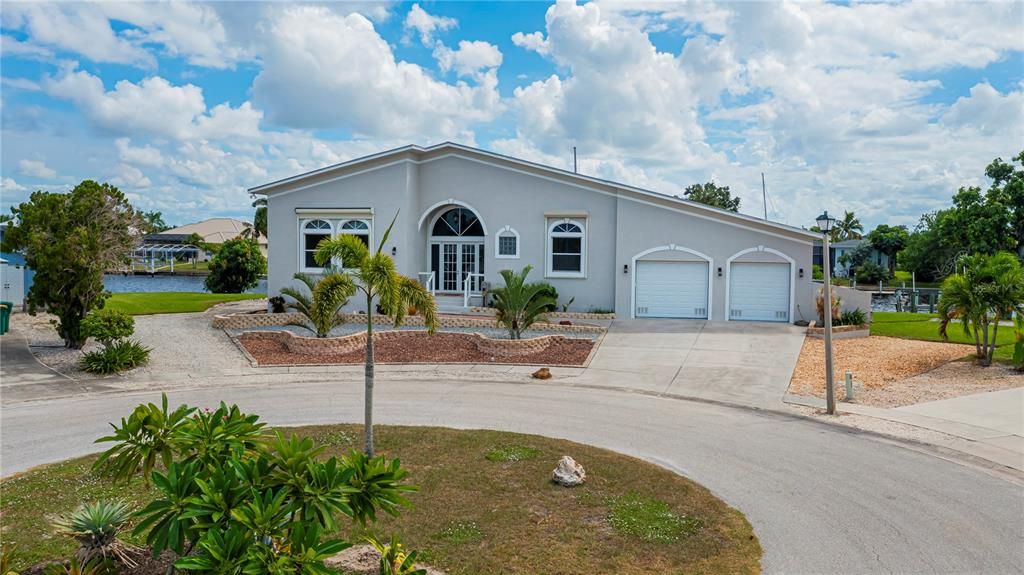 For Sale: $875,000 (4 beds, 3 baths, 2715 Square Feet)