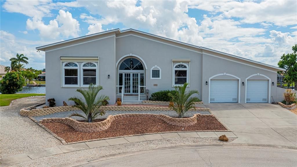 For Sale: $875,000 (4 beds, 3 baths, 2715 Square Feet)