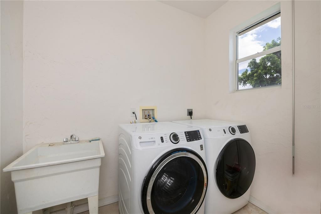 For Sale: $875,000 (4 beds, 3 baths, 2715 Square Feet)