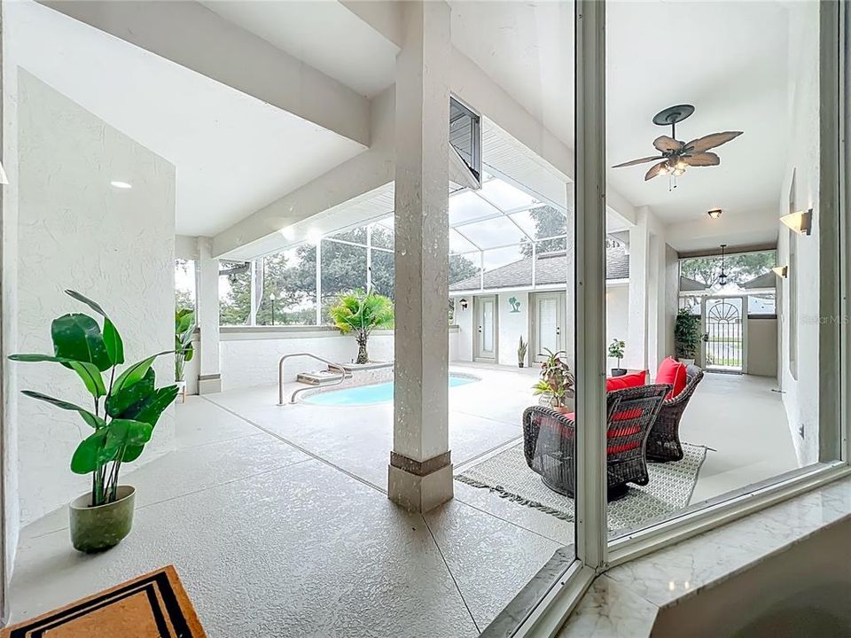 For Sale: $395,000 (3 beds, 3 baths, 2021 Square Feet)