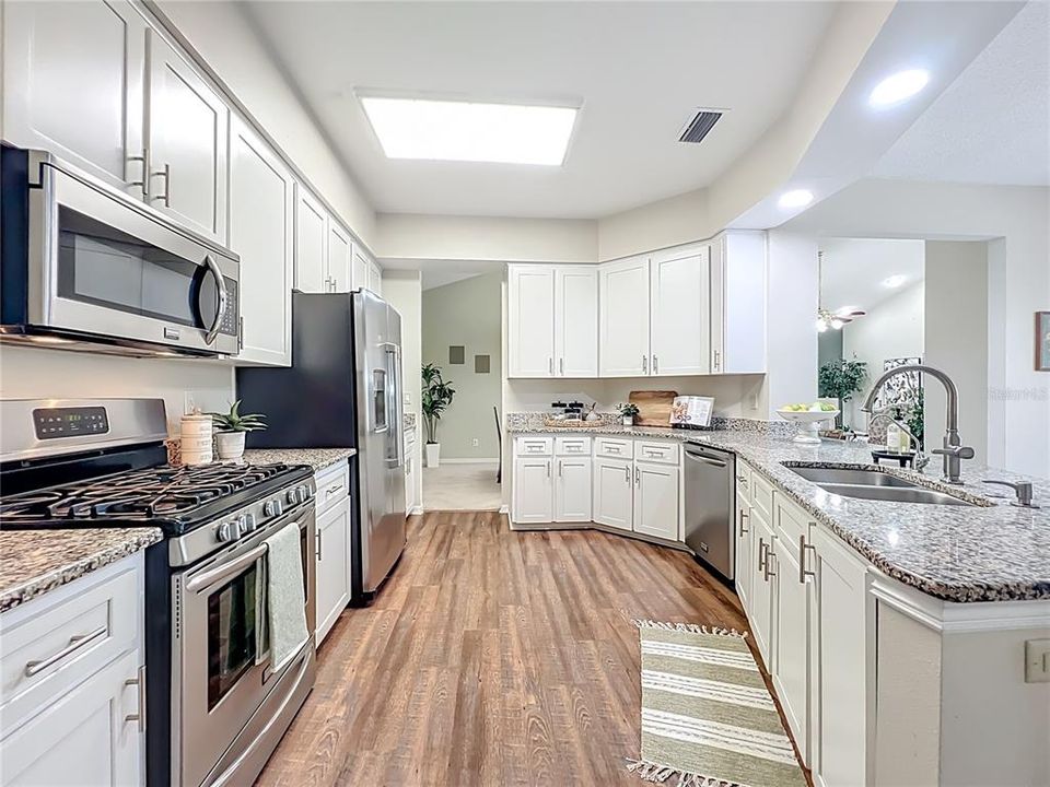 For Sale: $395,000 (3 beds, 3 baths, 2021 Square Feet)