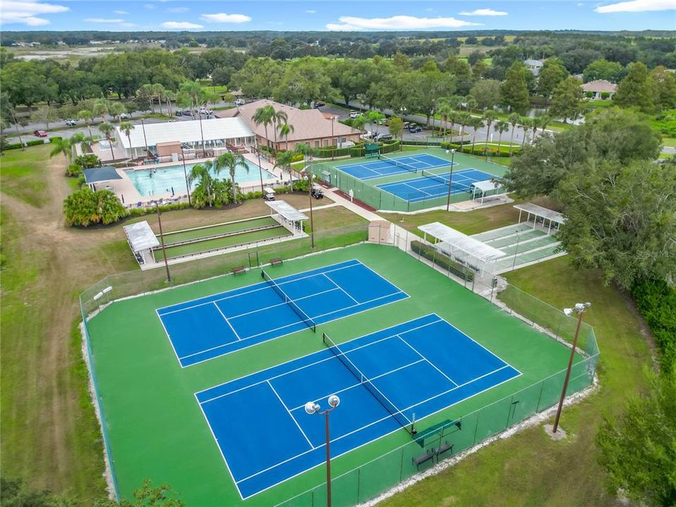 For Sale: $395,000 (3 beds, 3 baths, 2021 Square Feet)