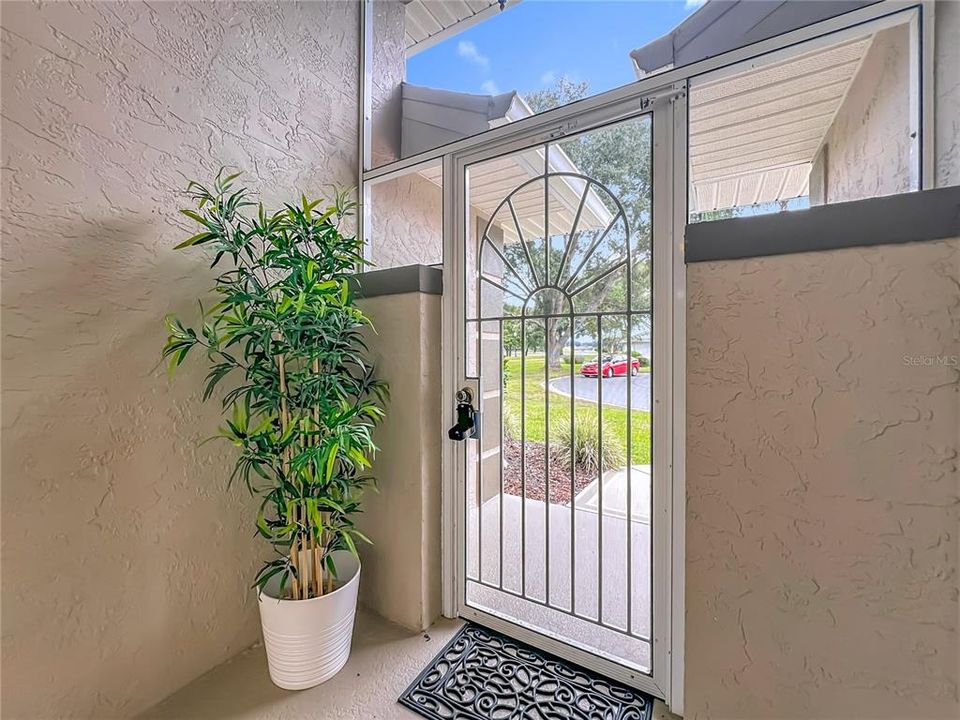 For Sale: $395,000 (3 beds, 3 baths, 2021 Square Feet)