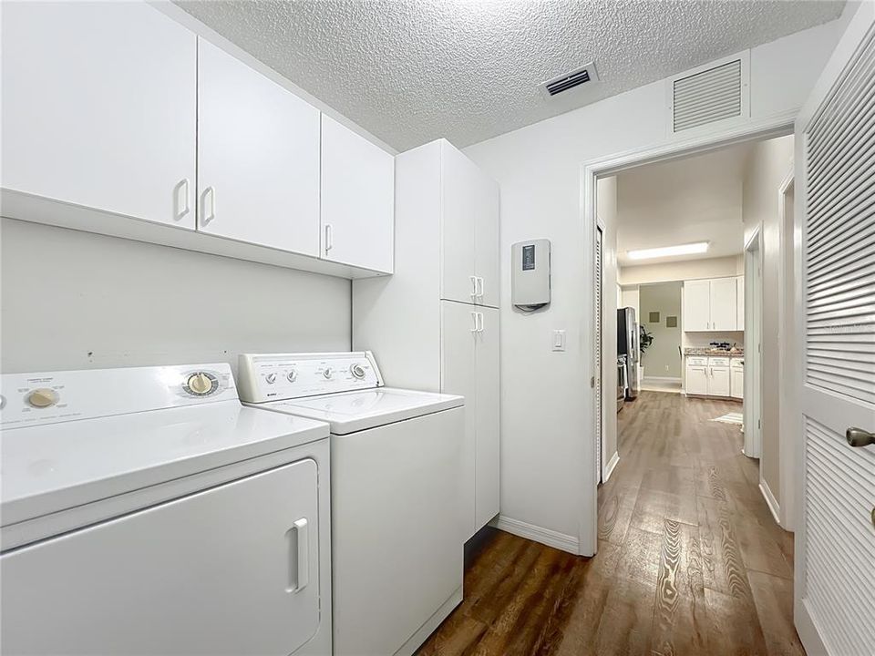 For Sale: $395,000 (3 beds, 3 baths, 2021 Square Feet)