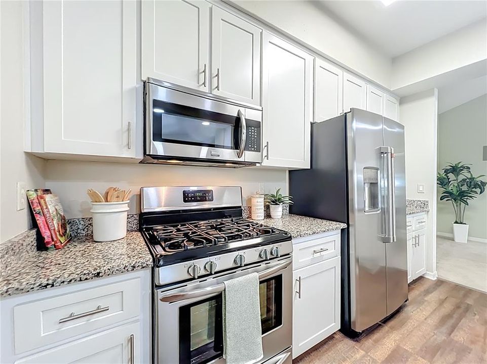 For Sale: $395,000 (3 beds, 3 baths, 2021 Square Feet)