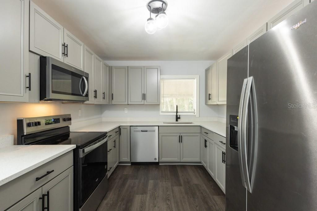 Activo con contrato: $268,000 (3 camas, 1 baños, 1483 Pies cuadrados)