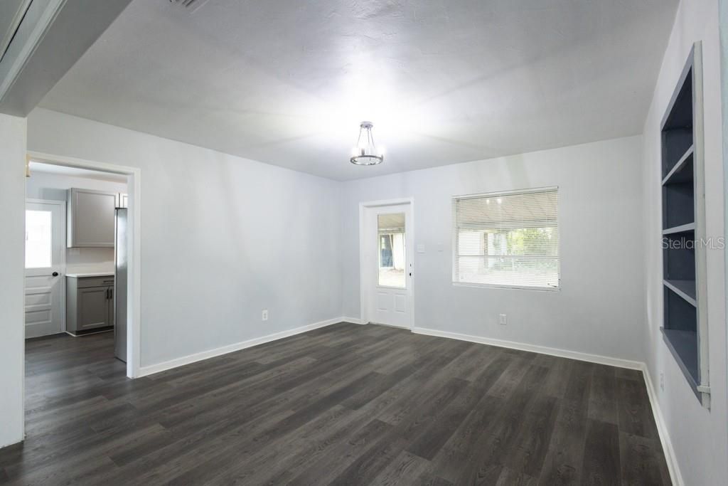 Activo con contrato: $268,000 (3 camas, 1 baños, 1483 Pies cuadrados)