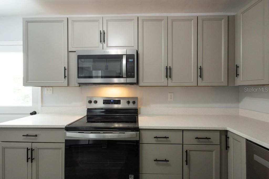 Activo con contrato: $268,000 (3 camas, 1 baños, 1483 Pies cuadrados)