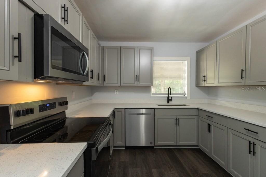 Activo con contrato: $268,000 (3 camas, 1 baños, 1483 Pies cuadrados)