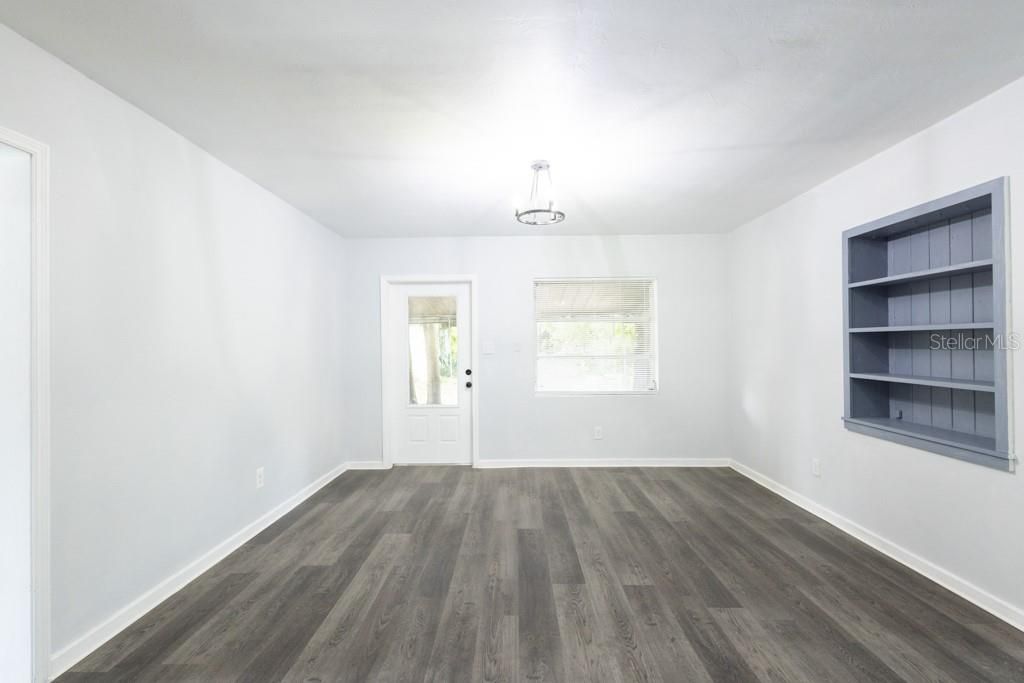 Activo con contrato: $268,000 (3 camas, 1 baños, 1483 Pies cuadrados)