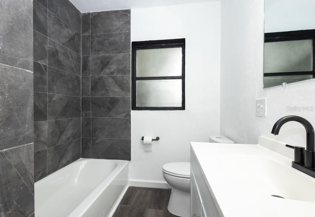 Activo con contrato: $268,000 (3 camas, 1 baños, 1483 Pies cuadrados)