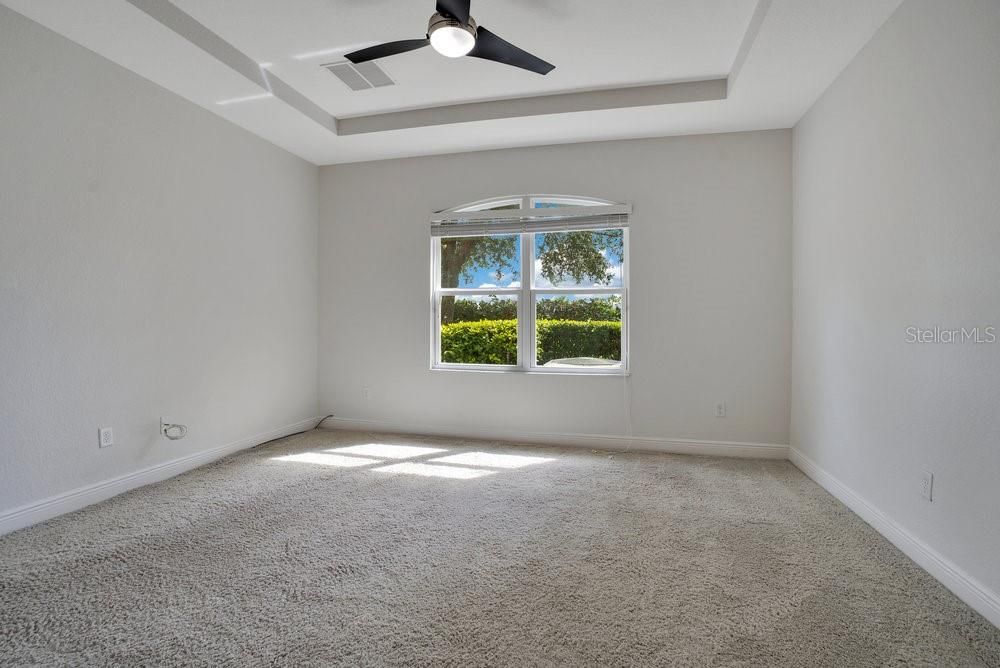 合同活跃: $497,000 (4 贝兹, 3 浴室, 2240 平方英尺)