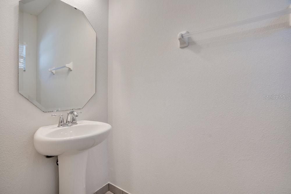 合同活跃: $497,000 (4 贝兹, 3 浴室, 2240 平方英尺)