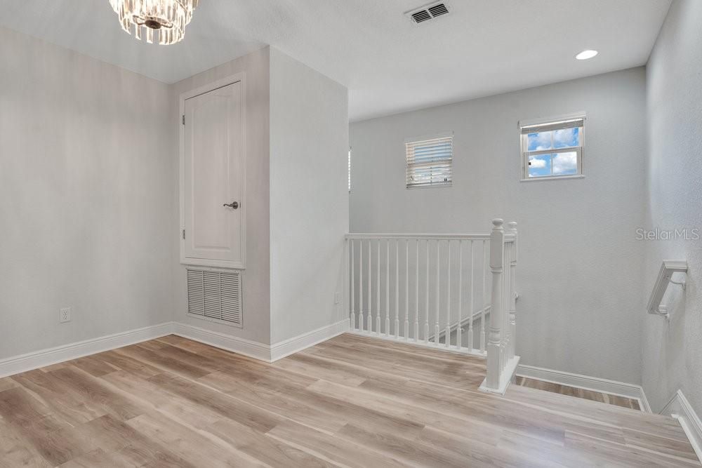 合同活跃: $497,000 (4 贝兹, 3 浴室, 2240 平方英尺)