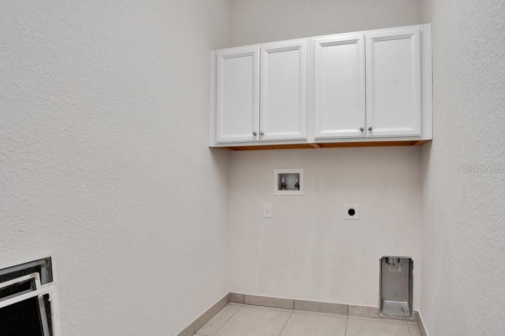 合同活跃: $497,000 (4 贝兹, 3 浴室, 2240 平方英尺)