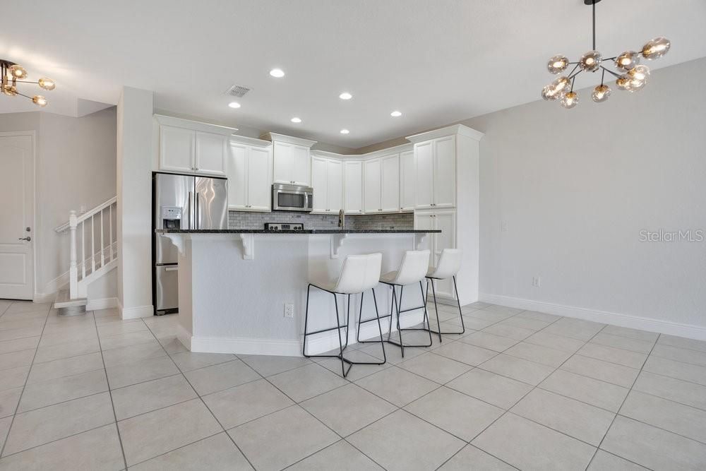 合同活跃: $497,000 (4 贝兹, 3 浴室, 2240 平方英尺)