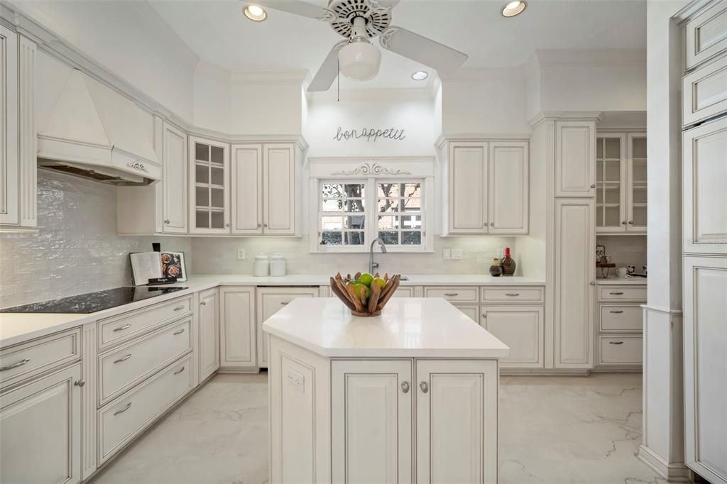 For Sale: $1,990,000 (5 beds, 4 baths, 4456 Square Feet)