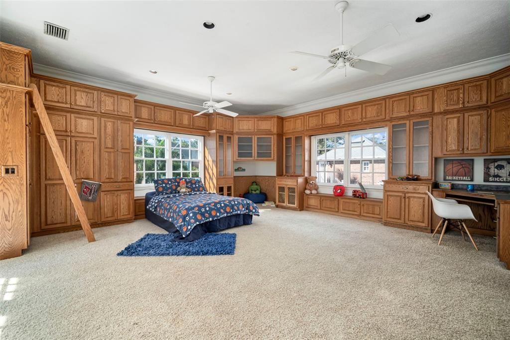 For Sale: $1,990,000 (5 beds, 4 baths, 4456 Square Feet)