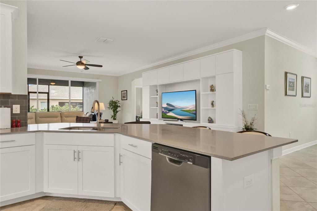 合同活跃: $369,900 (4 贝兹, 3 浴室, 2322 平方英尺)