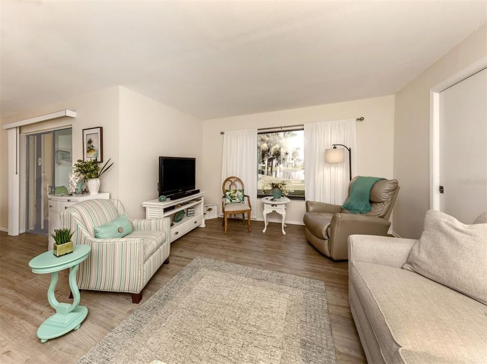 For Sale: $254,500 (2 beds, 2 baths, 1120 Square Feet)