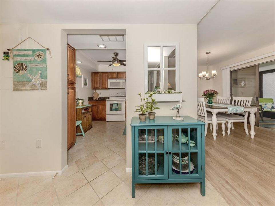 For Sale: $254,500 (2 beds, 2 baths, 1120 Square Feet)