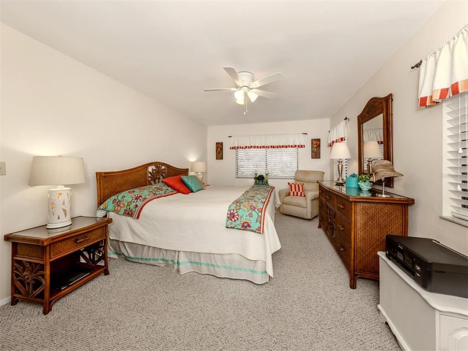 For Sale: $254,500 (2 beds, 2 baths, 1120 Square Feet)