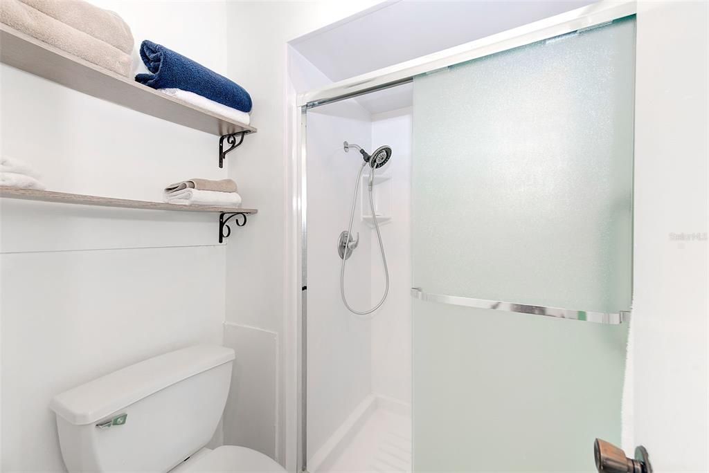 For Sale: $135,000 (2 beds, 2 baths, 886 Square Feet)