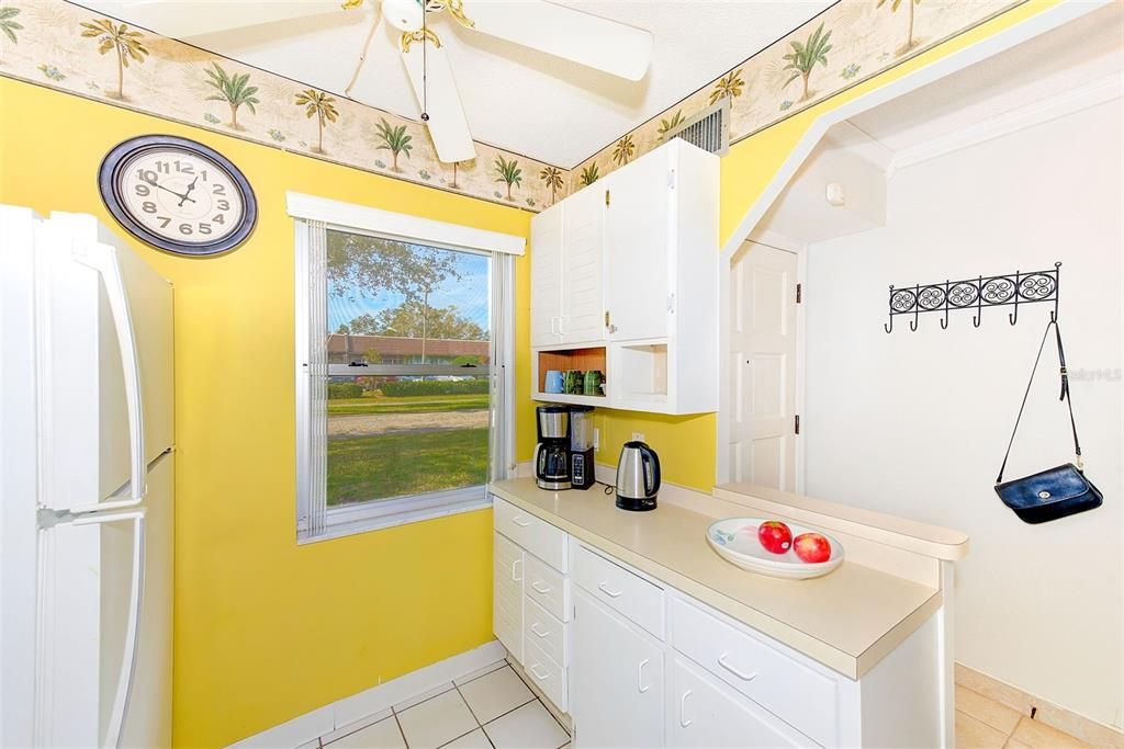 For Sale: $135,000 (2 beds, 2 baths, 886 Square Feet)