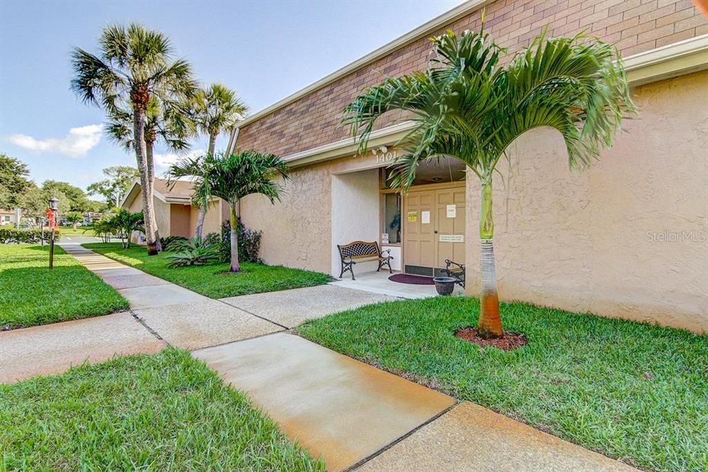 For Sale: $135,000 (2 beds, 2 baths, 886 Square Feet)