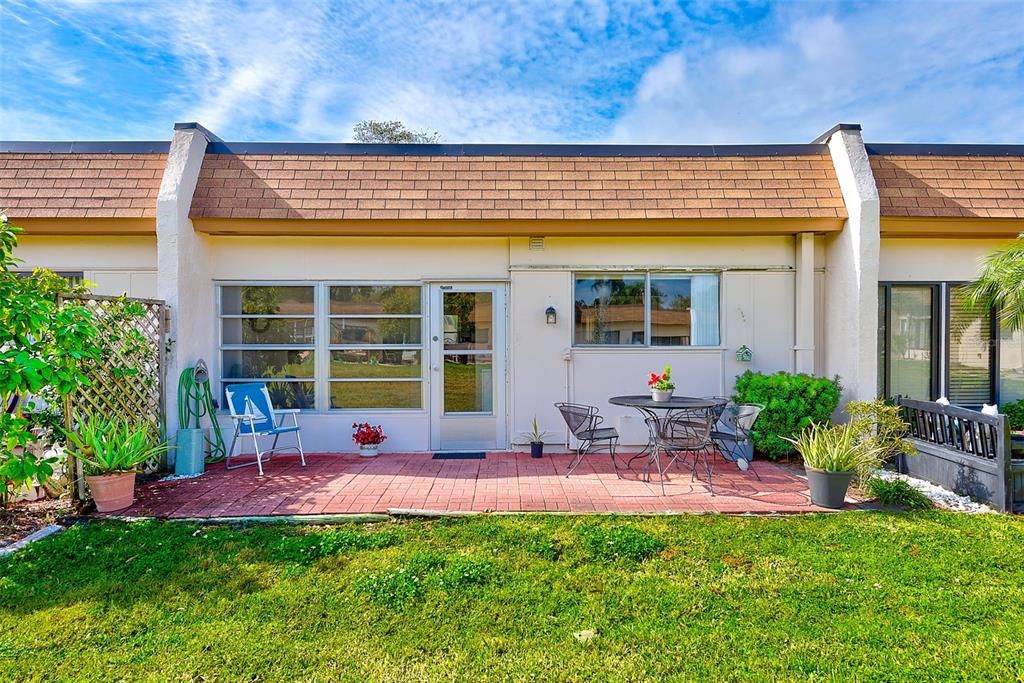 For Sale: $135,000 (2 beds, 2 baths, 886 Square Feet)