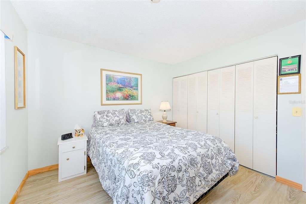 For Sale: $135,000 (2 beds, 2 baths, 886 Square Feet)