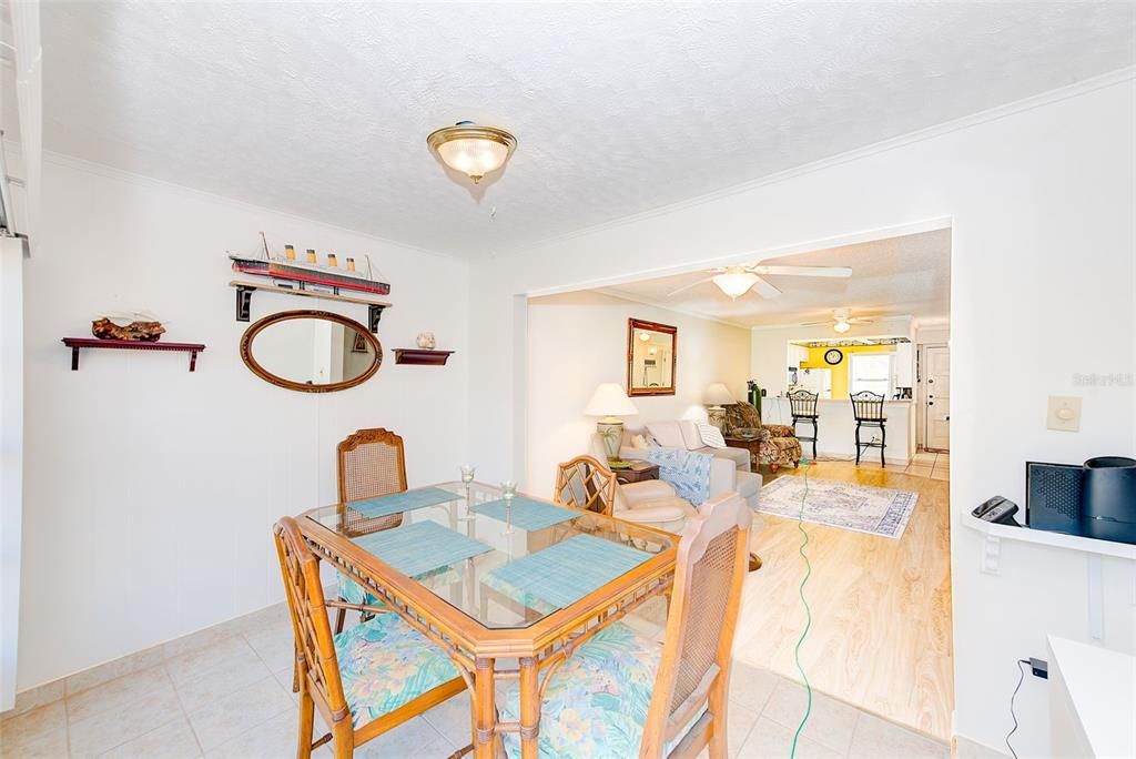 For Sale: $135,000 (2 beds, 2 baths, 886 Square Feet)