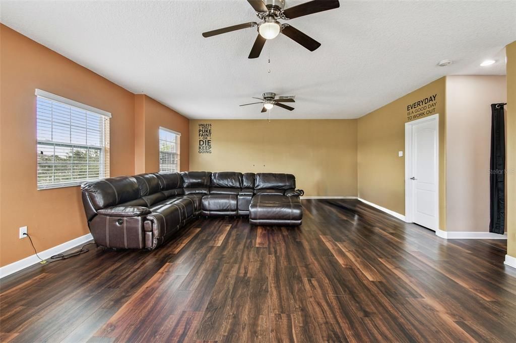 En Venta: $598,500 (4 camas, 4 baños, 3858 Pies cuadrados)