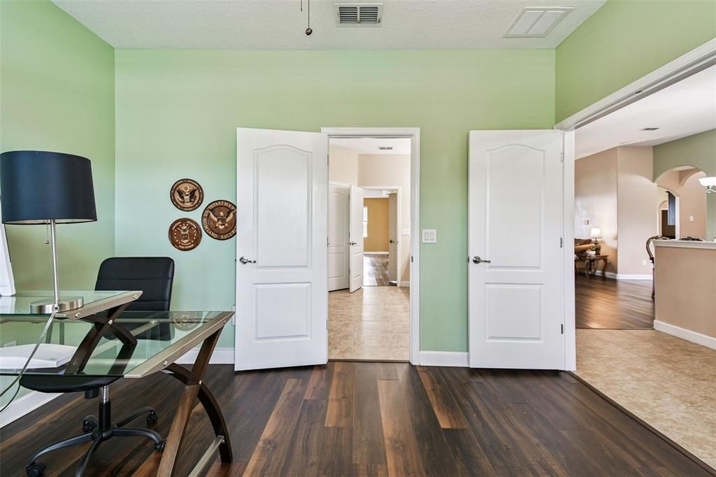 En Venta: $598,500 (4 camas, 4 baños, 3858 Pies cuadrados)