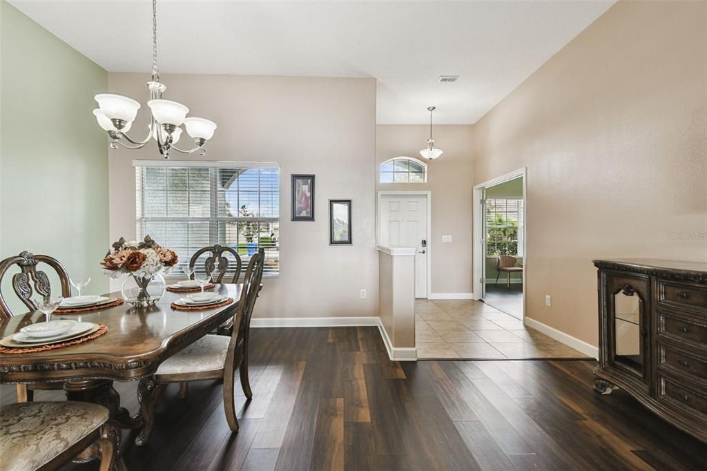 En Venta: $598,500 (4 camas, 4 baños, 3858 Pies cuadrados)