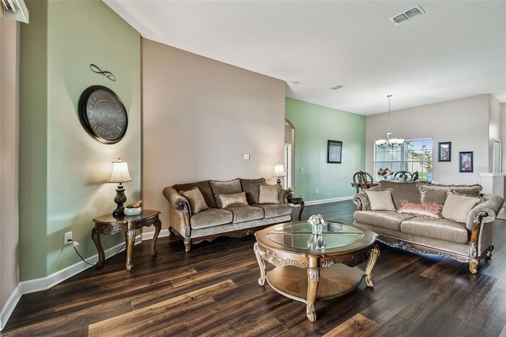 En Venta: $598,500 (4 camas, 4 baños, 3858 Pies cuadrados)