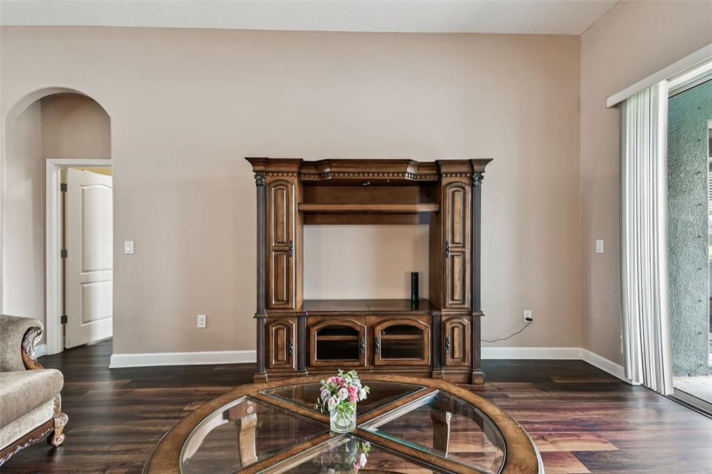 En Venta: $598,500 (4 camas, 4 baños, 3858 Pies cuadrados)