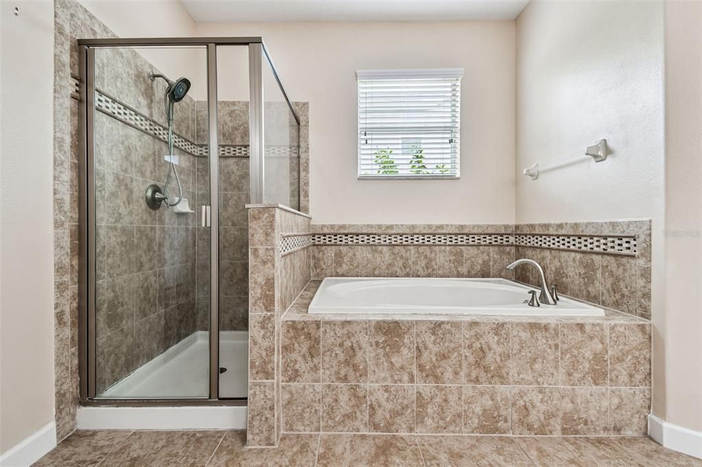 En Venta: $598,500 (4 camas, 4 baños, 3858 Pies cuadrados)