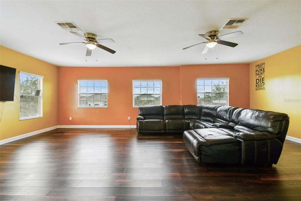 En Venta: $598,500 (4 camas, 4 baños, 3858 Pies cuadrados)