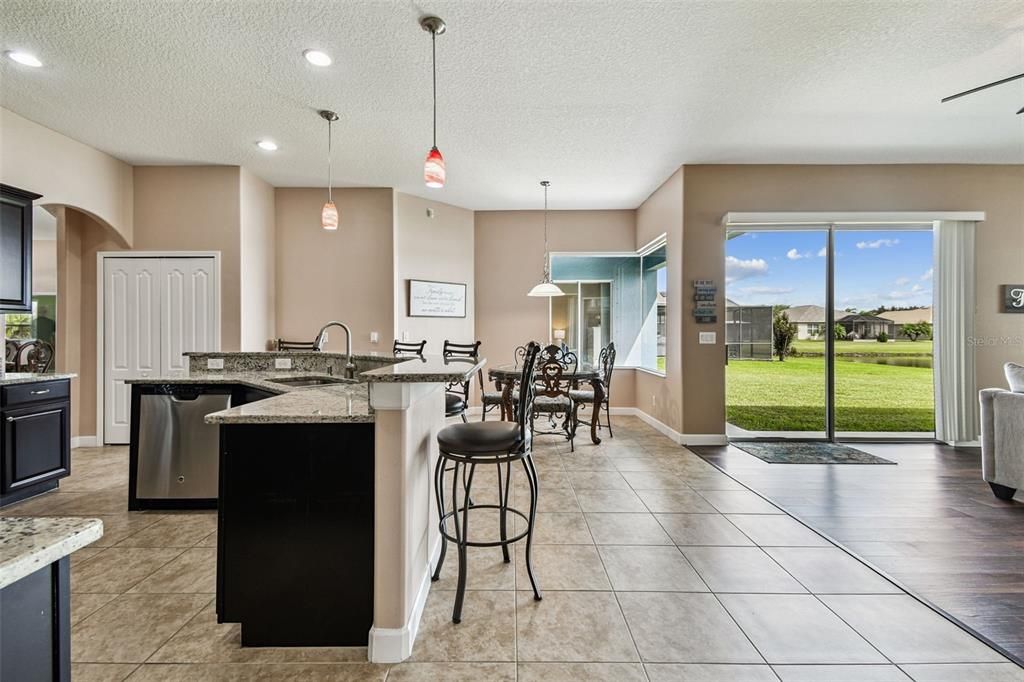 En Venta: $598,500 (4 camas, 4 baños, 3858 Pies cuadrados)