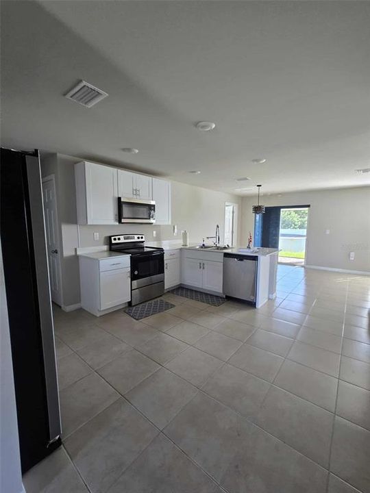 Active With Contract: $256,000 (3 beds, 2 baths, 1367 Square Feet)