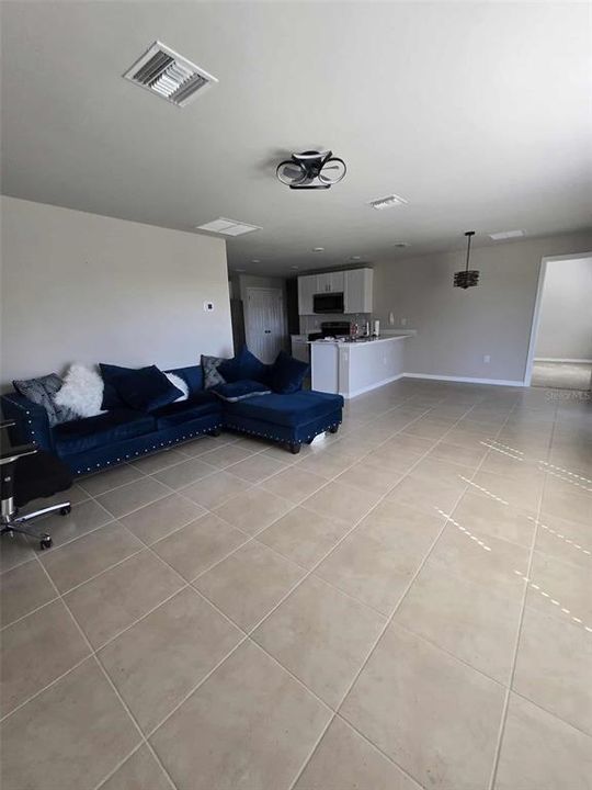 Active With Contract: $256,000 (3 beds, 2 baths, 1367 Square Feet)