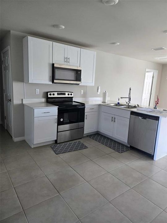 Active With Contract: $256,000 (3 beds, 2 baths, 1367 Square Feet)