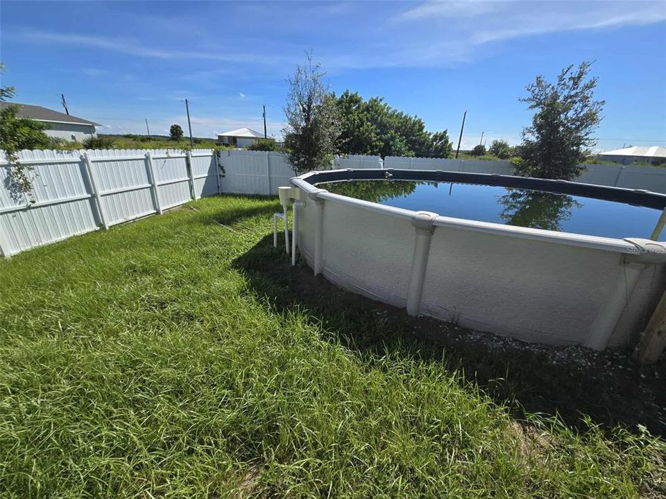 Active With Contract: $256,000 (3 beds, 2 baths, 1367 Square Feet)