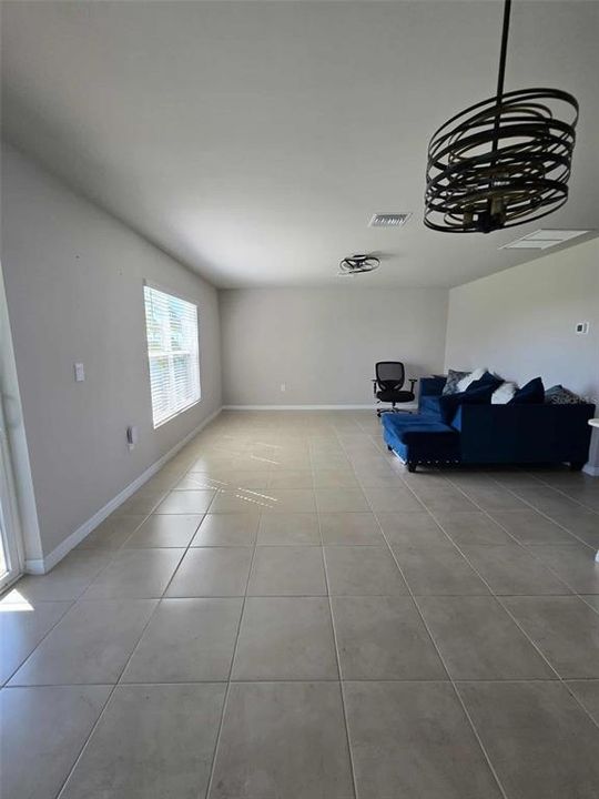 Active With Contract: $256,000 (3 beds, 2 baths, 1367 Square Feet)