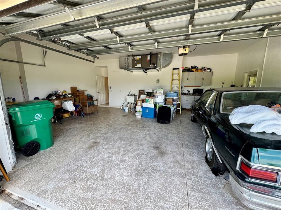 Activo con contrato: $575,000 (3 camas, 2 baños, 2401 Pies cuadrados)