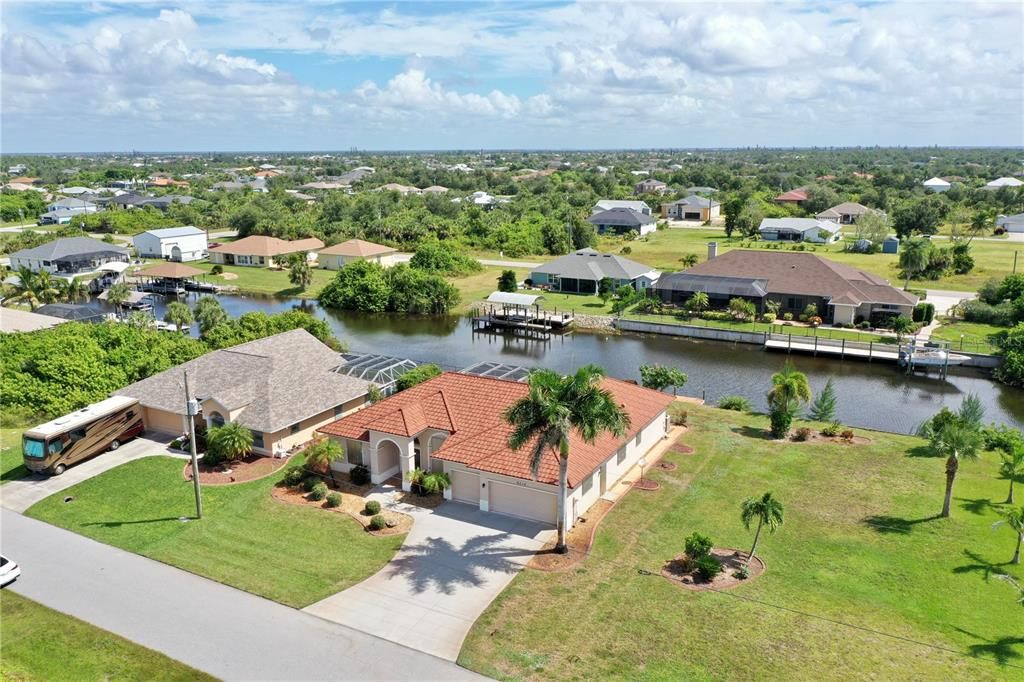 Activo con contrato: $575,000 (3 camas, 2 baños, 2401 Pies cuadrados)