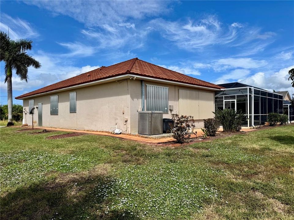 Activo con contrato: $575,000 (3 camas, 2 baños, 2401 Pies cuadrados)